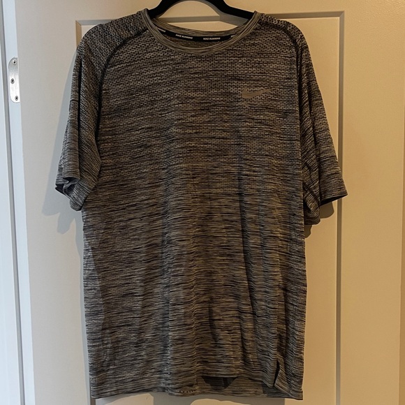 Nike Other - Nike Men's Heathered Black Short Sleeve Tee